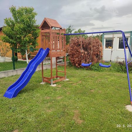 شقة Apartman Swans Otočac المظهر الخارجي الصورة